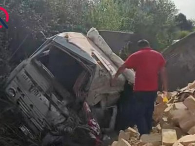 Kürdəmirdə yük maşını aşdı, xəsarət alan var