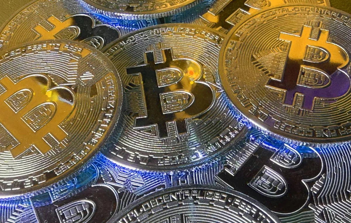 "Bitcoin" yenidən çökdü
