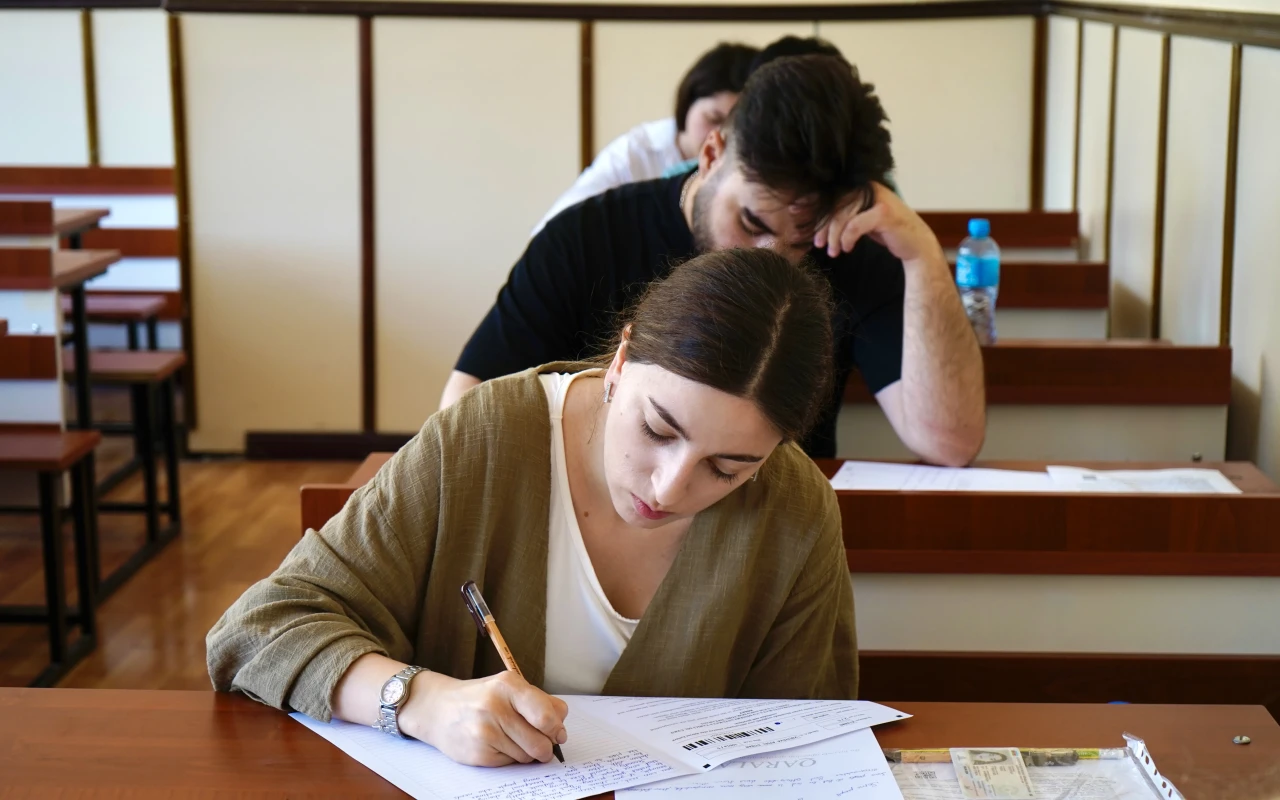 Doktorantura və dissertantura üzrə imtahan keçirilib