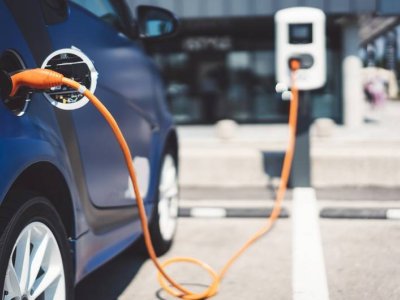 Hibrid və elektrik avtomobillərinin idxalında GÜZƏŞT OLACAQ?