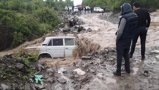 Şəkiyə sel gəldi -&nbsp;Kəndlərlə əlaqə kəsildi