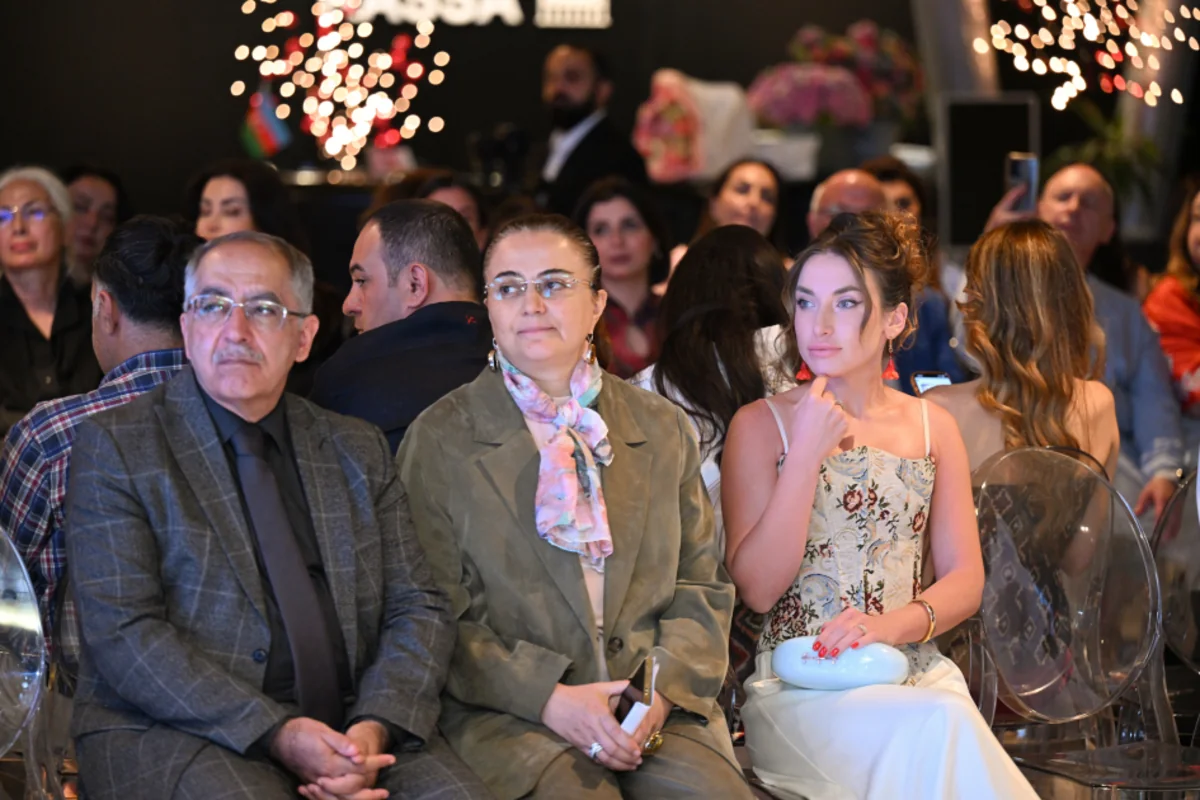 Azərbaycan xalçalarından ilhamlanan moda nümayişi keçirilib - FOTO