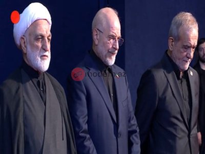 Pezeshkian Hamaney'in tabutu önünde - VİDEO