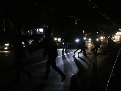 Krımda elektrik tamamilə kəsildi