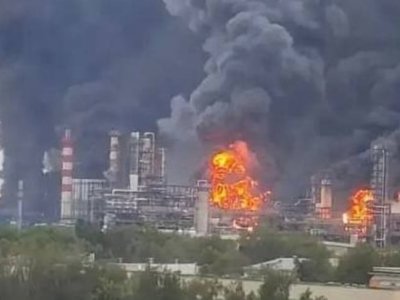 Rusiyanın vəziyyəti ağırlaşır: Ən böyük 10 neft zavodu vurulub