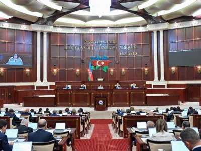 Milli Məclisin növbədənkənar sessiyasının sonuncu iclası başladı