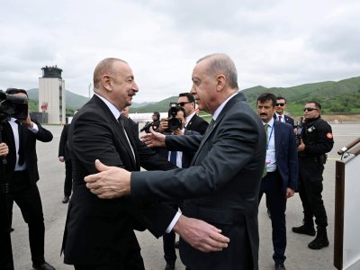 İlham Əliyevdən Ərdoğana: "Qardaş Türkiyə ilə həmrəyik"