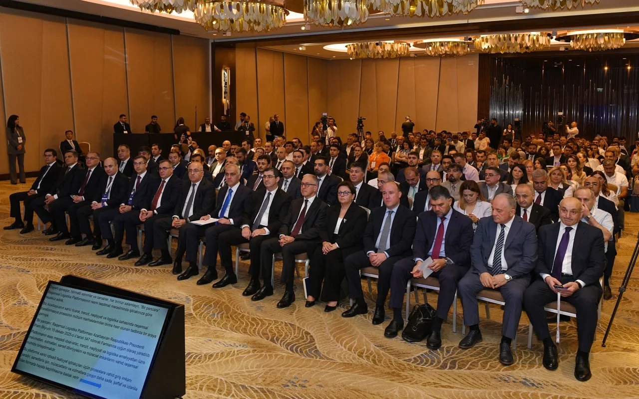 &ldquo;Bir Pəncərə&rdquo; Rəqəmsal Logistika Platformasının rəsmi təqdimatı keçirilib -&nbsp;FOTOLAR