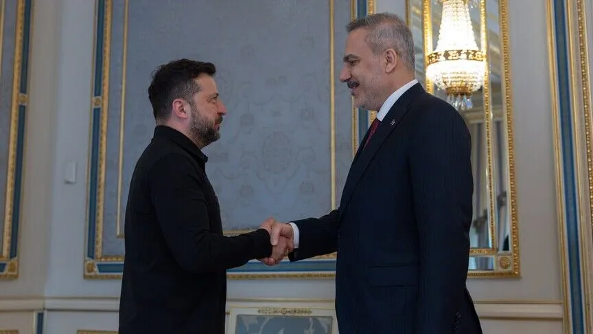 Zelenski Hakan Fidanı ordenlə təltif edib