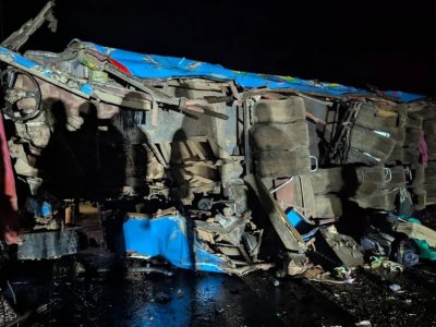 Avtobus qəzaya uğradı: 20 uşaq və məktəb direktoru öldü