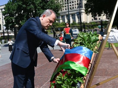 Ceyhun Bayramov Moskvada "Naməlum əsgər" məzarını ziyarət etdi&nbsp;-&nbsp;FOTO