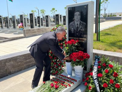 Abdin Fərzəliyev şəhidləri və onların ailə üzvlərini ziyarət edib -&nbsp;FOTOLAR