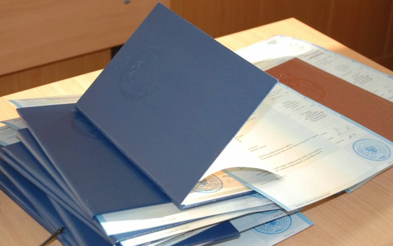 Məzunlara elektron diplomların verilməsinə&nbsp;başlanıldı