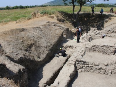Qəbələdə tarixi sarayın qalıqları tapılıb - FOTO