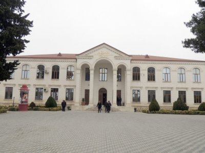 Teatrın direktoru işdən çıxdı - FOTO