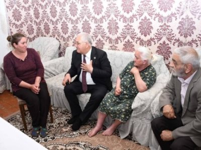 Dövləti məmurlarının simasında sevmək