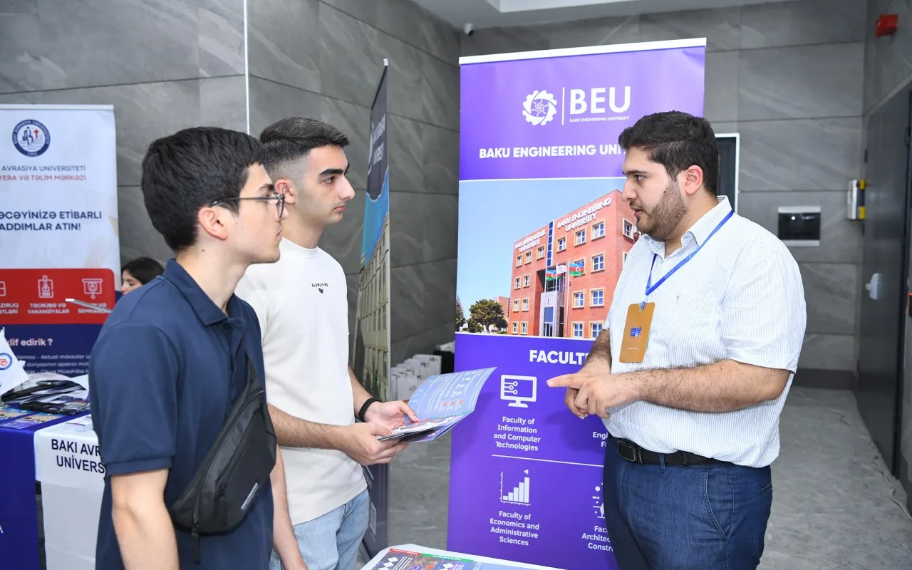 BMU &ldquo;Ali təhsil müəssisələrinin sərgisi&rdquo;ndə&nbsp;FOTOLAR