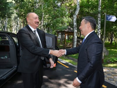 İlham Əliyev Qırğızıstanda rəsmi qarşılandı