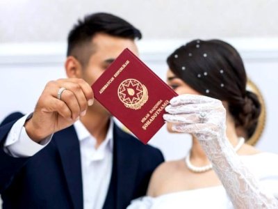 Azərbaycanda həyat yoldaşının soyadını qəbul edən KİŞİLƏR