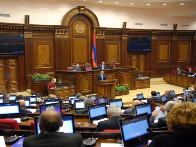 Ermənistan parlamenti işə başladı