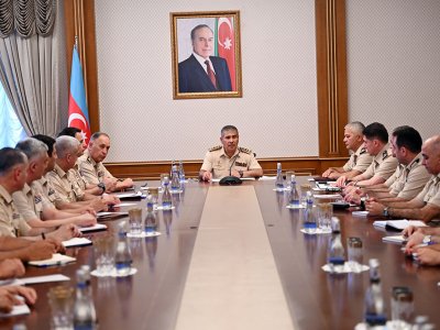 Müdafiə naziri hərbi attaşelərlə görüşüb