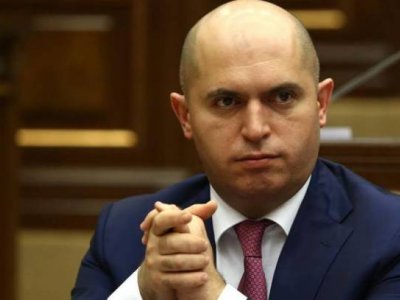 Ermənistanda müxalif siyasətçinin ev dustaqlığı daha bir ay uzadıldı