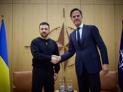 Zelenski NATO-nun baş katibi ilə telefon danışığı aparıb