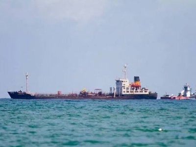 Ədən körfəzində neft tankerinə hücum edilib