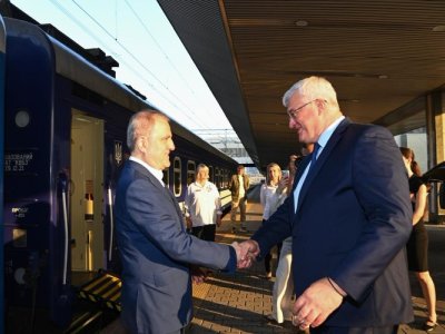Ceyhun Bayramov'u Kiev'de Sıbiha karşıladı