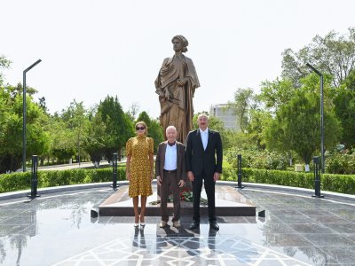Naxçıvanda Əcəmi Naxçıvaninin abidəsi açıldı - FOTO