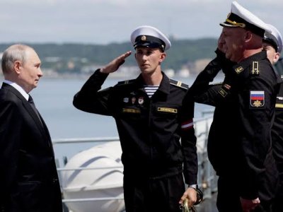 Putin bu bölgəyə&nbsp;ilk dəfə getdi - Yaponiya etiraz etdi