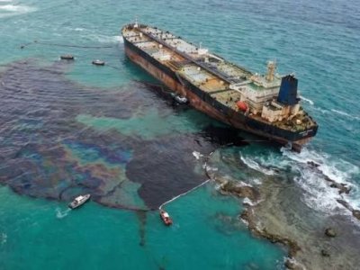 Oil spill in Hormuz estimated to cause trillions of dollars in damage