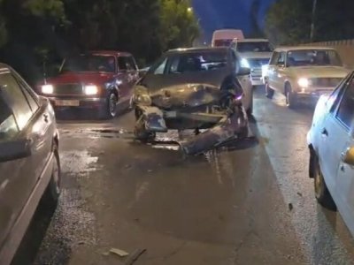 Bərdədə üç avtomobil toqquşub, yaralananlar var
