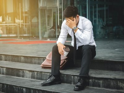 20 yaşlarında insan niyə özünü uğursuz hiss edir?