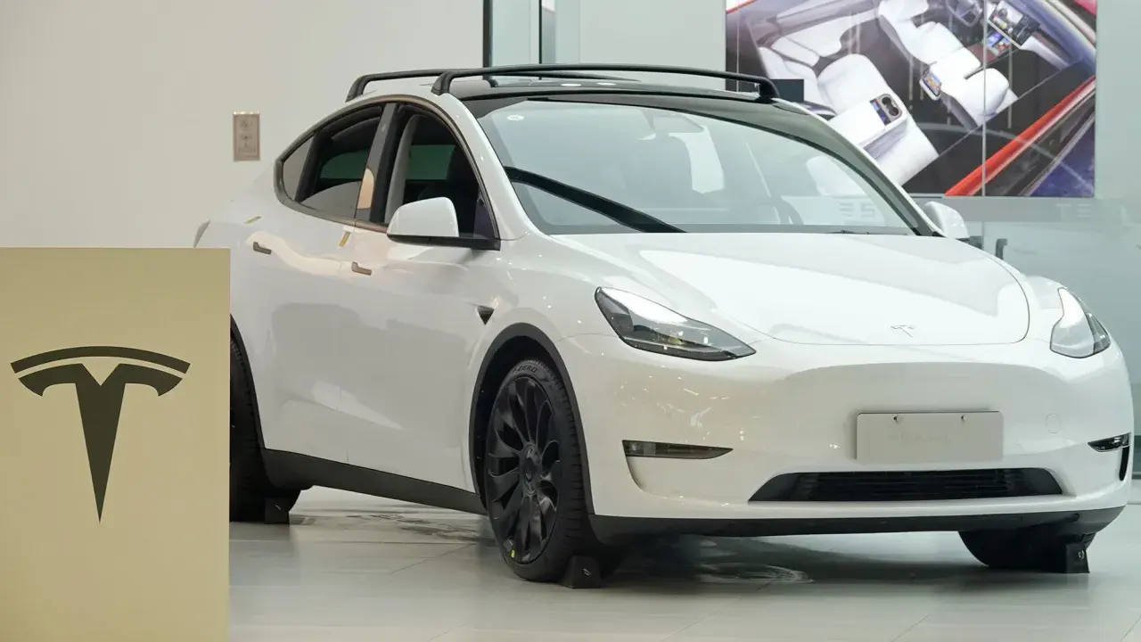 Tesla 3 milyona yaxın avtomobili geri çağırır