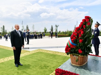 Prezident Daşkənddə Müstəqillik abidəsini ZİYARƏT ETDİ