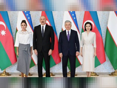 Prezidentlər və xanımları &ldquo;Kuksaroy&rdquo; Dövlət İqamətgahında birgə foto çəkdirdilər