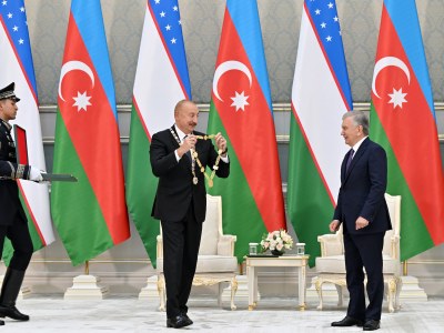 Azərbaycan və Özbəkistan liderlərinin təltifolunma mərasimi keçirilib