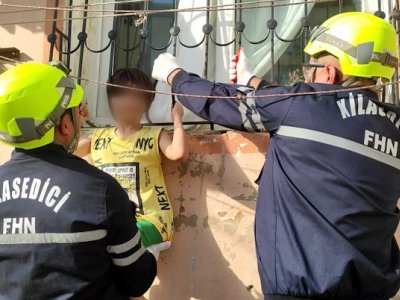 Başı dəmir barmaqlıqlar arasında qalan azyaşlı boğularaq öldü