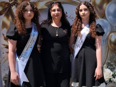 Əkiz bacılar eyni ixtisasa qəbul oldular