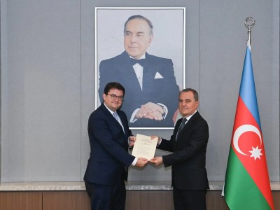 Səfiri etimadnaməsini Ceyhun Bayramova təqdim edib