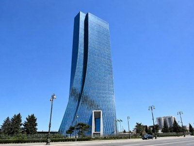 Mərkəzi Bankın baş direktoru işdən çıxdı - FOTO