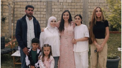 Leyla və Arzu Əliyevalar Xızıda arıçı ailəsi ilə görüşdü - FOTO