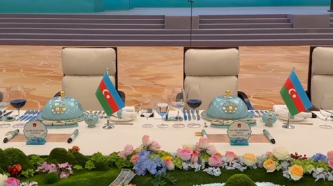 Prezident və xanımı üçün ayrılan masa, ziyafətin menyusu - FOTOLAR