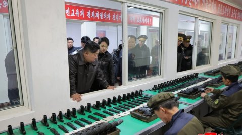 Kim Çen In&nbsp;atəş açdı -&nbsp;FOTOLAR