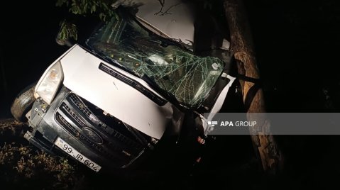 Tovuzda yük maşını ağaca çırpıldı, sürücü öldü&nbsp;- FOTO