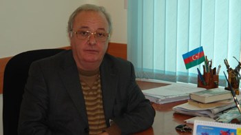 Dövlət radiosunun rəhbəri Cavanşir Cahangirov: “Biz də sarımsaq və qayğanaq verilişləri ilə efirə çıxmalıyıq?” 