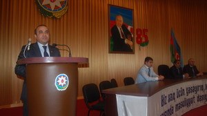 Azay Quliyev şəhid əsgərin ailəsi ilə görüşüb