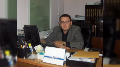 Deputat Asim Mollazadənin köməkçisi İlkin Həsənov: “Biz rəsmi maaşla kifayətlənməli oluruq”