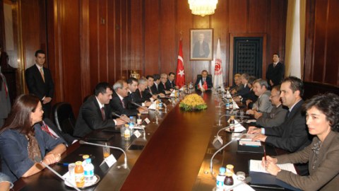 Türkiyə Böyük Millət Məclisinin sədri azərbaycanlı deputatları qəbul edib